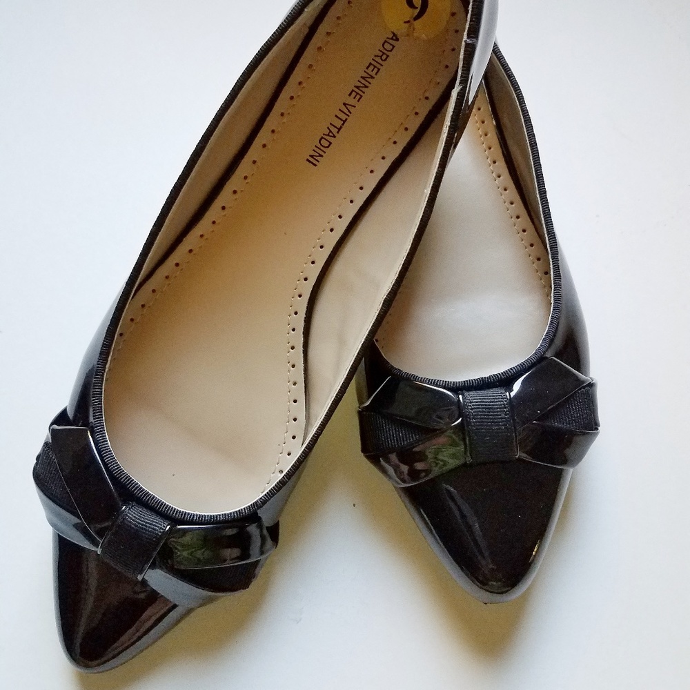 Adrienne Vittadini 9 flat pumps patent